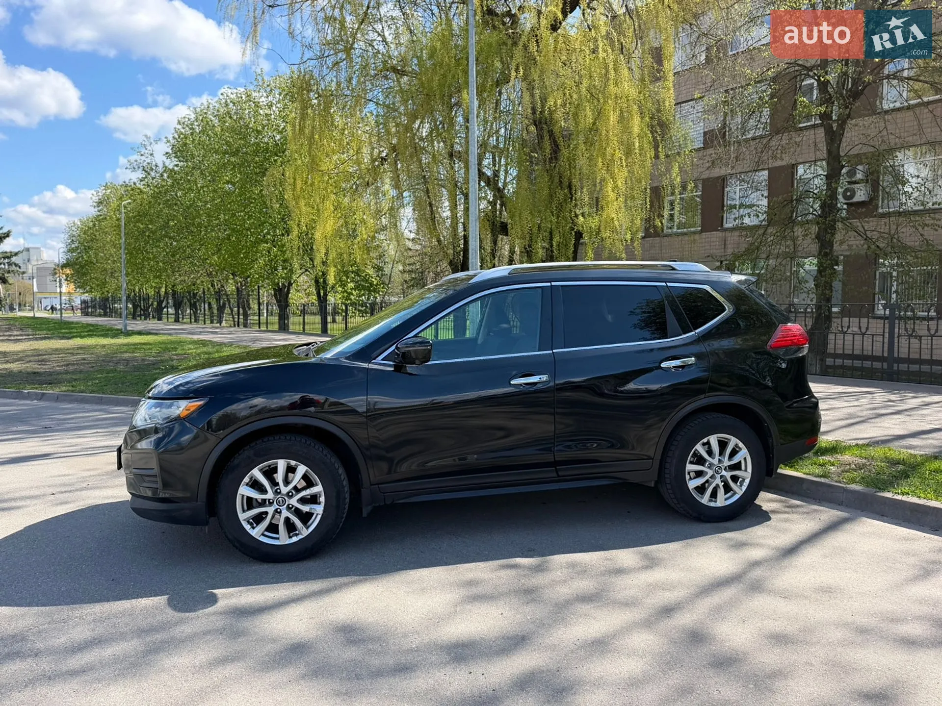 2017 Nissan Rogue - мініатюра 2