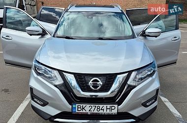 Позашляховик / Кросовер Nissan Rogue 2017 в Києві
