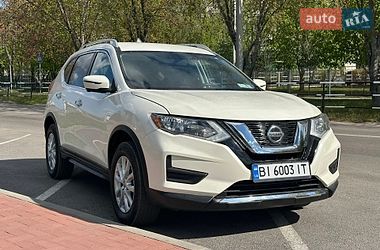 Позашляховик / Кросовер Nissan Rogue 2017 в Кременчуці