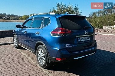 Внедорожник / Кроссовер Nissan Rogue 2017 в Малой Виске