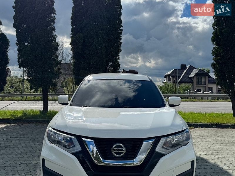 Внедорожник / Кроссовер Nissan Rogue 2017 в Дубно