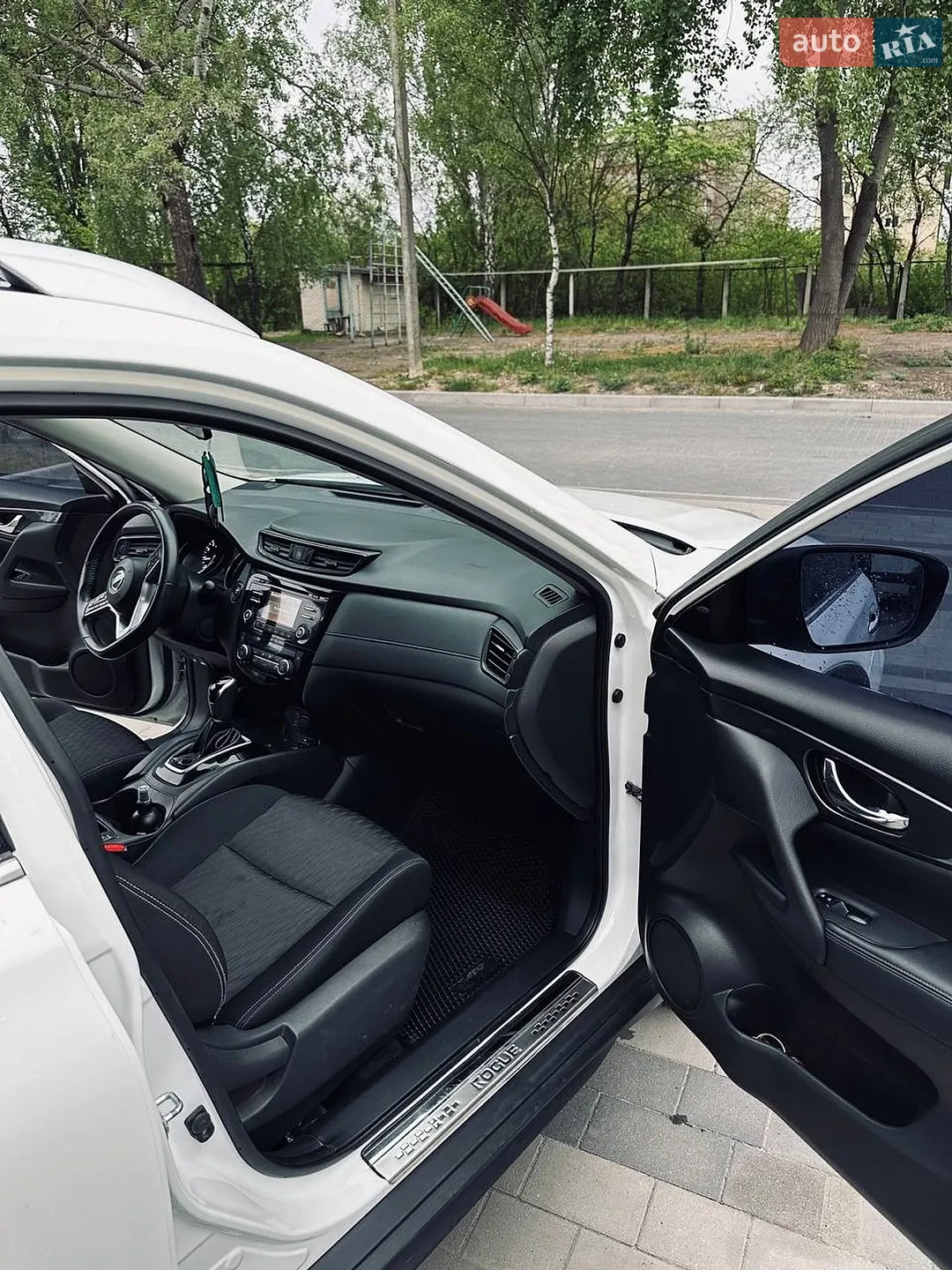 2017 Nissan Rogue - мініатюра 18