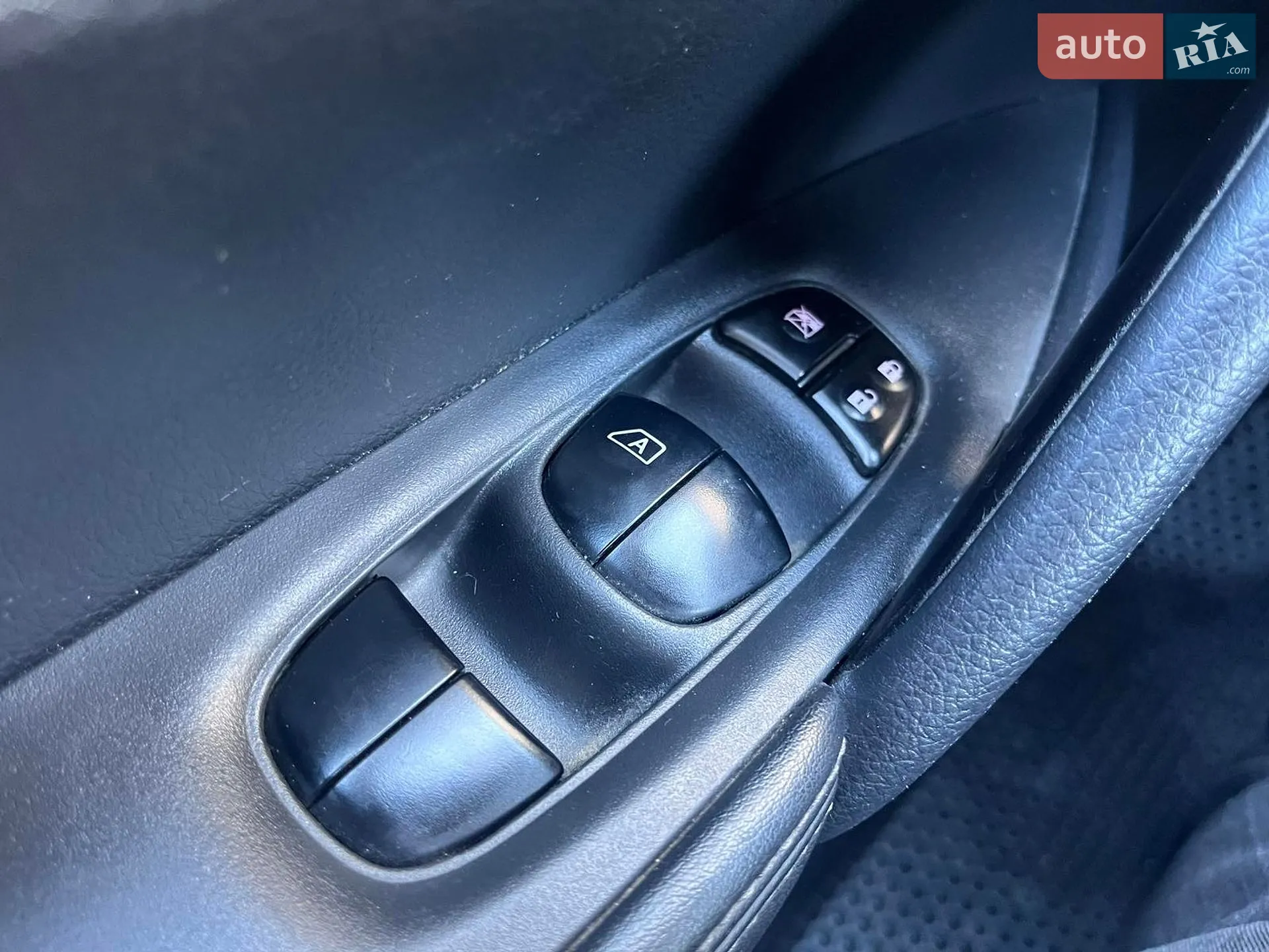 2016 Nissan Rogue - мініатюра 38
