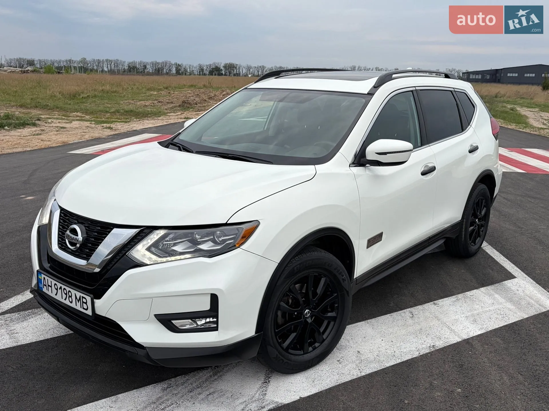 2017 Nissan Rogue - фото 1