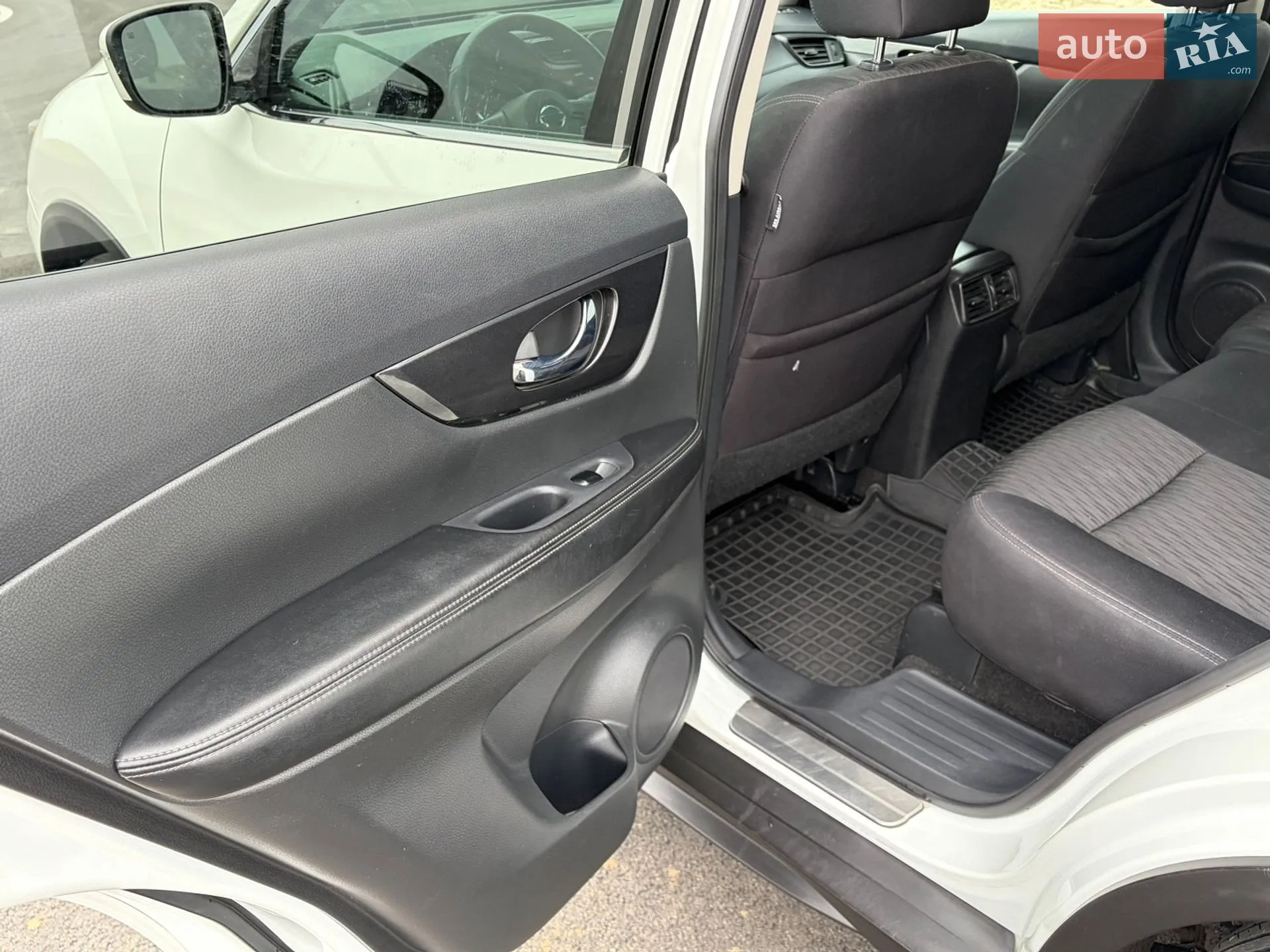 2016 Nissan Rogue - мініатюра 16