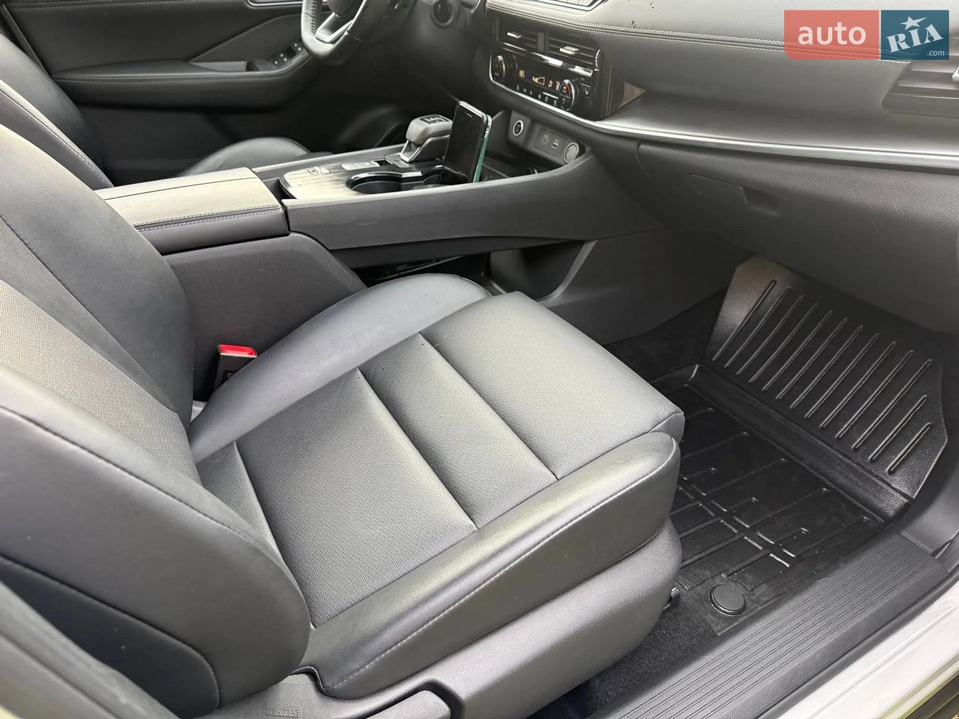 2020 Nissan Rogue - мініатюра 9