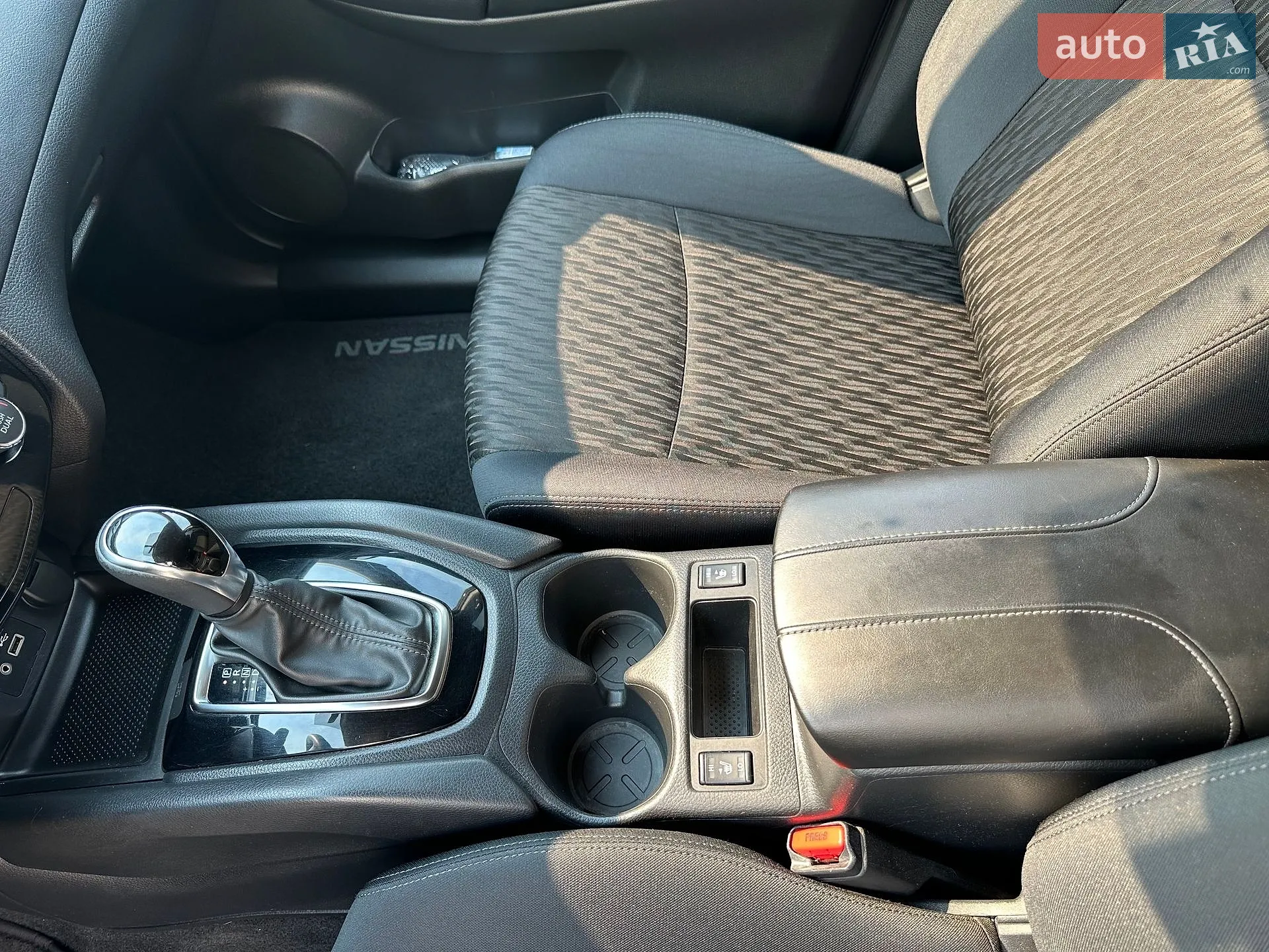2018 Nissan Rogue - мініатюра 16