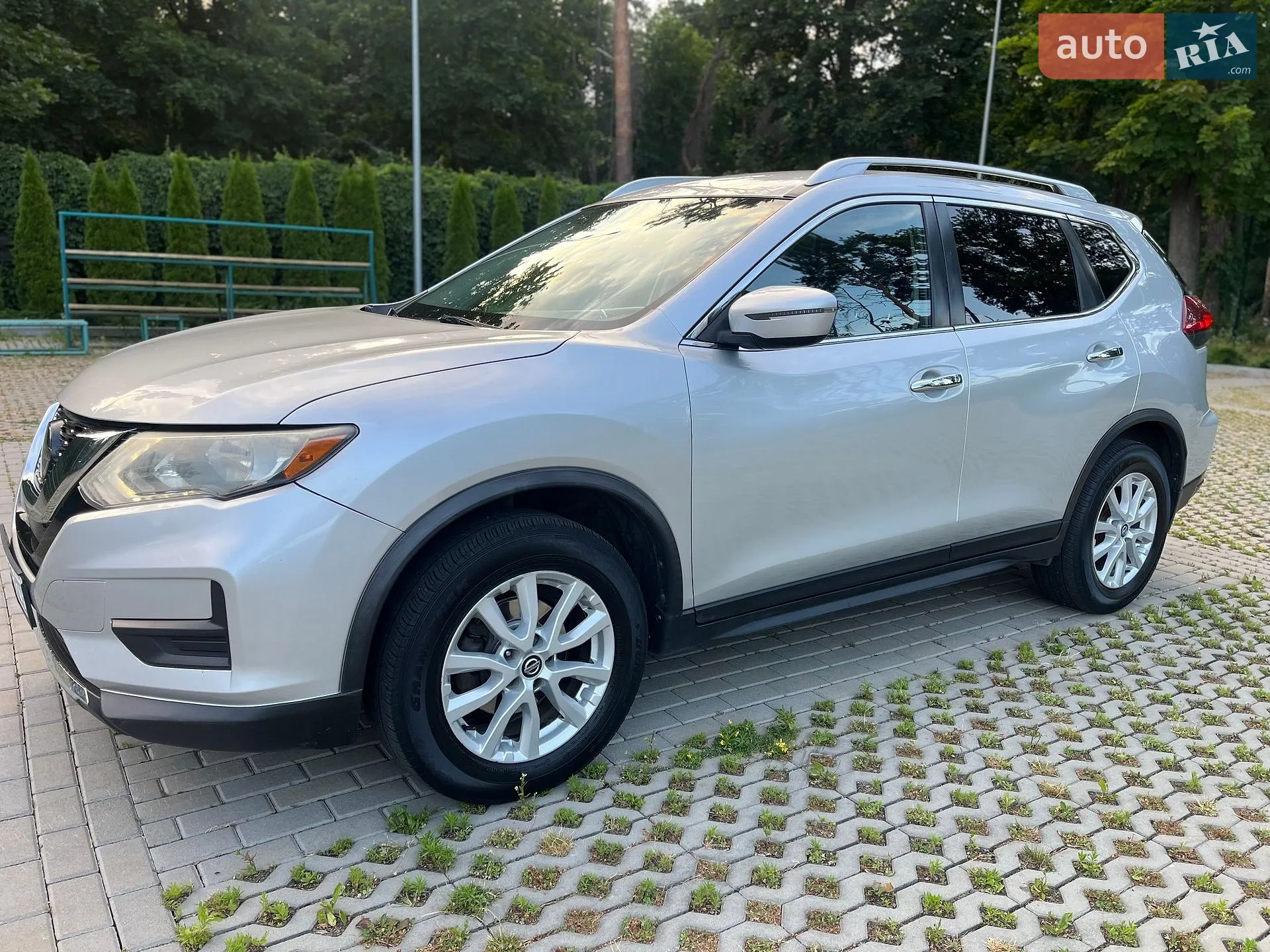 2017 Nissan Rogue - мініатюра 2