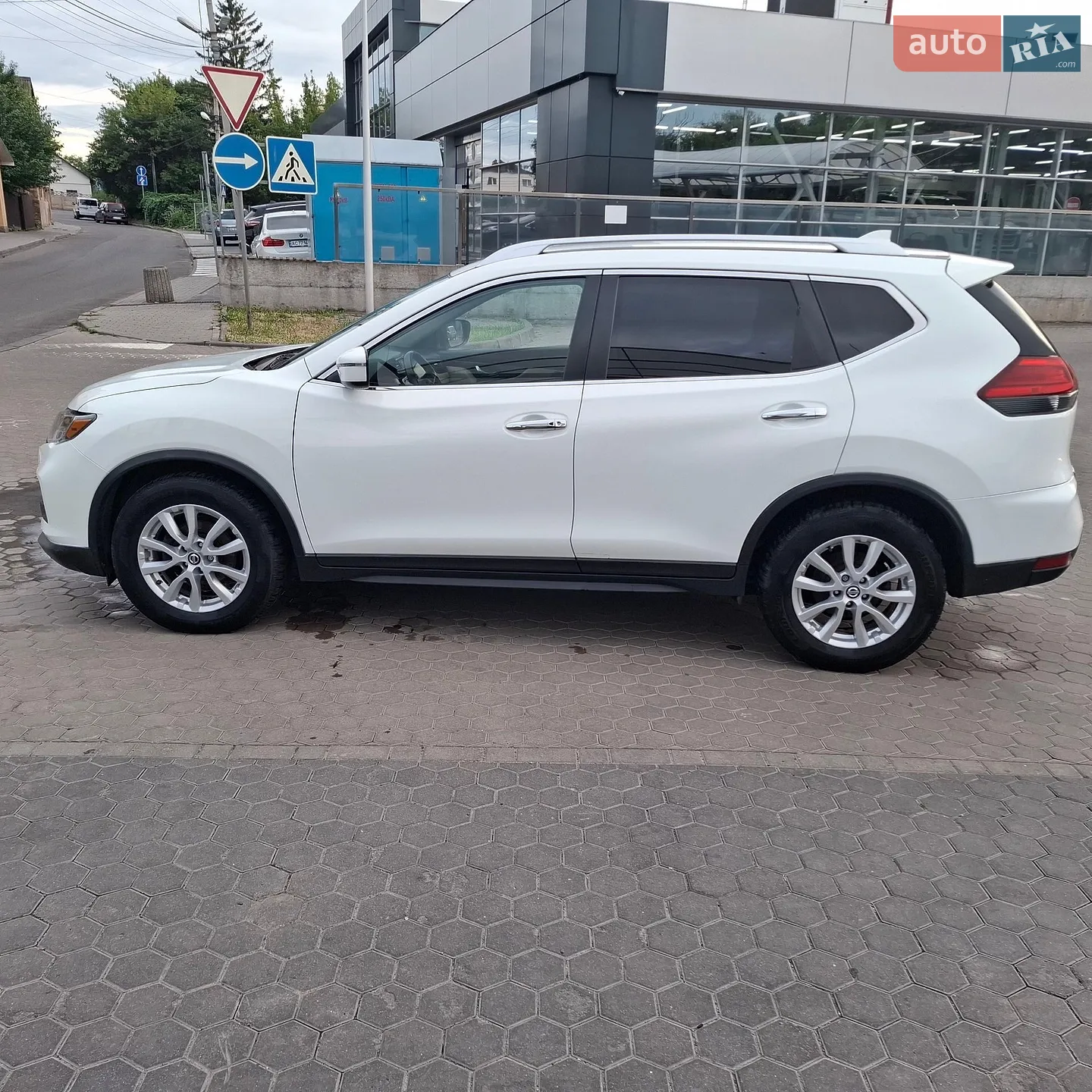 2017 Nissan Rogue - мініатюра 3