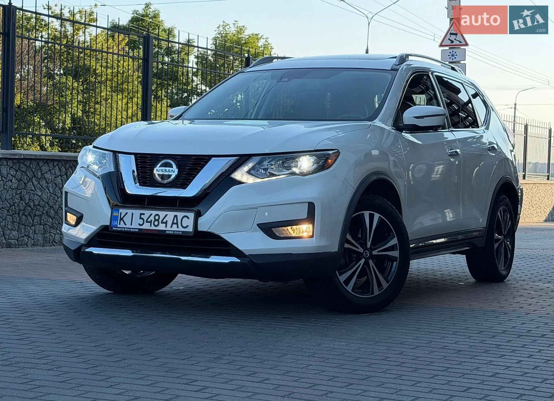 2017 Nissan Rogue - мініатюра 3