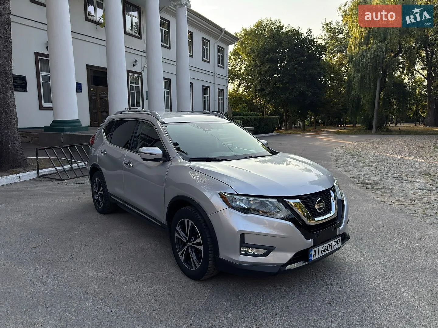 2017 Nissan Rogue - мініатюра 2