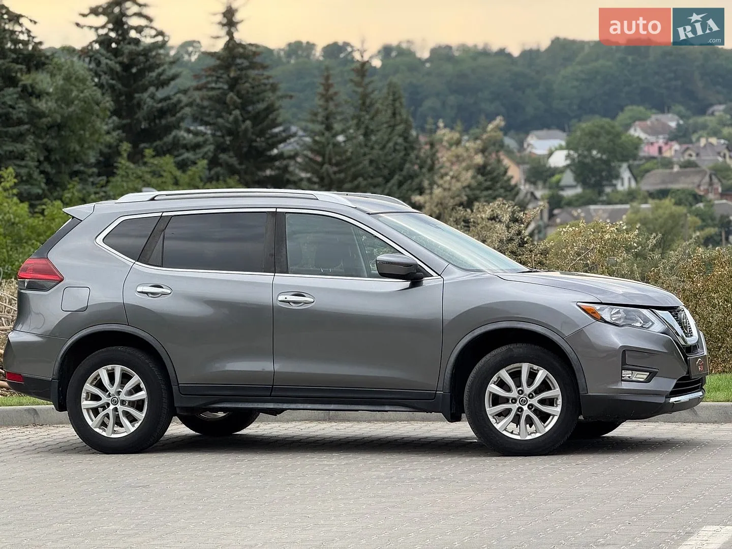 2019 Nissan Rogue - мініатюра 2