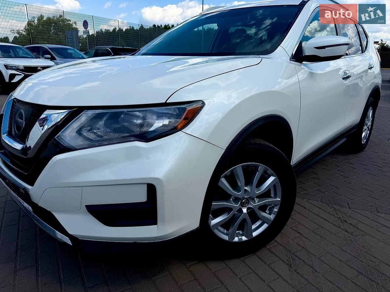 2017 Nissan Rogue - фото 1