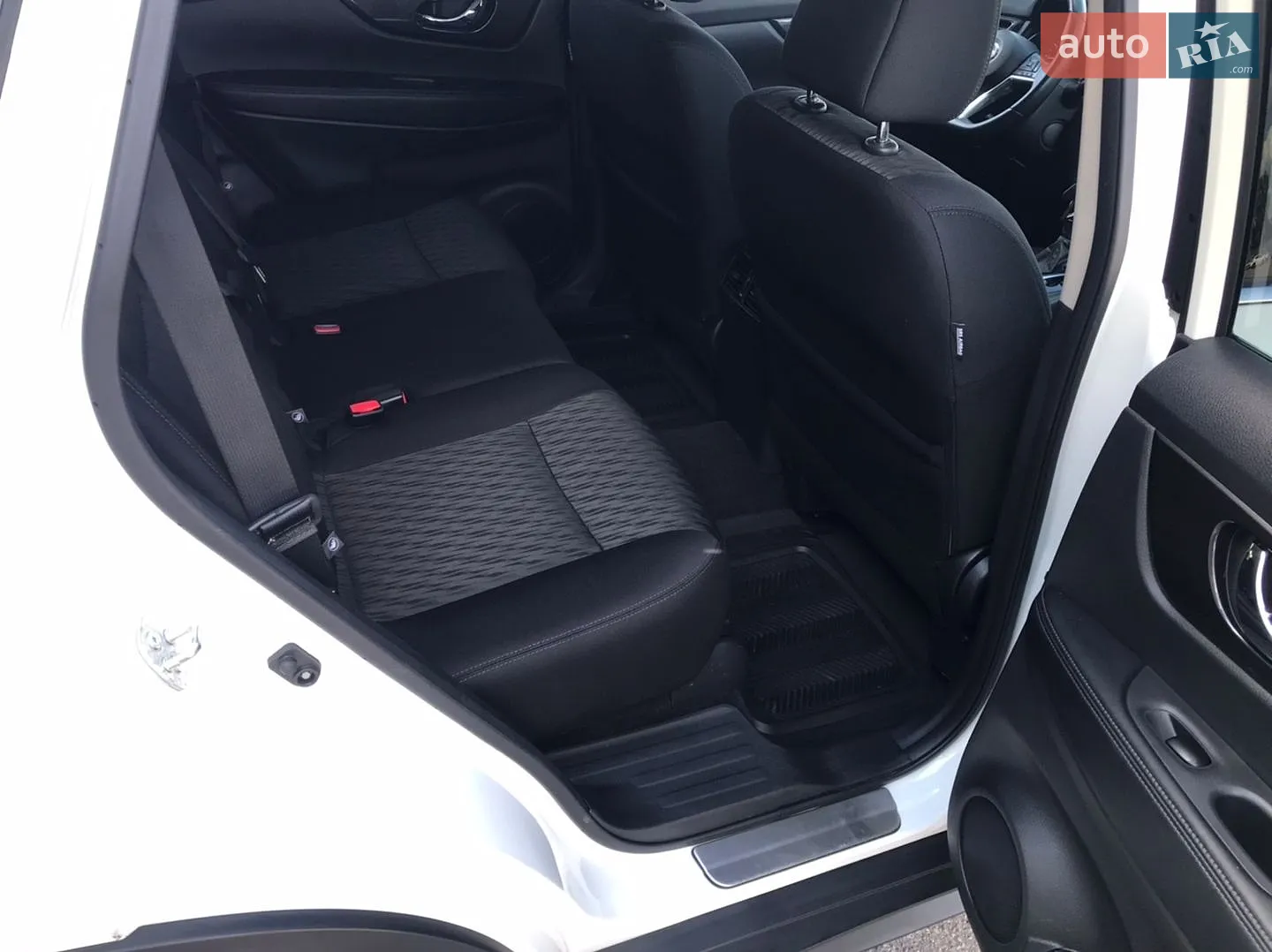 2018 Nissan Rogue - мініатюра 16