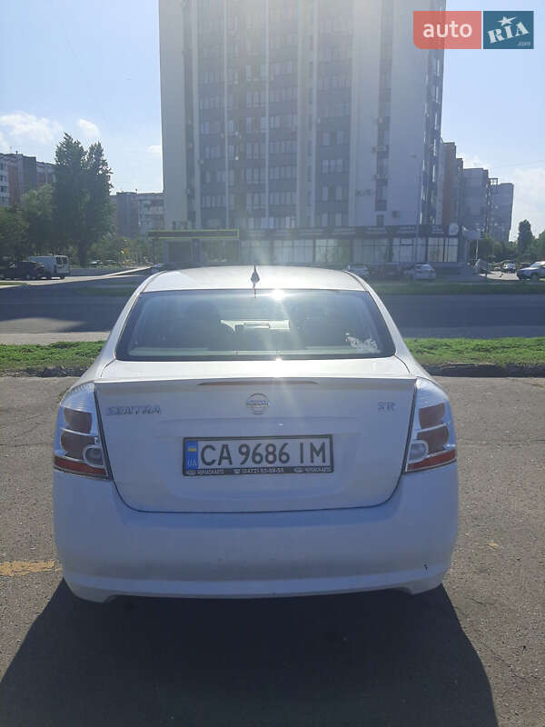 Седан Nissan Sentra 2011 в Черкасах