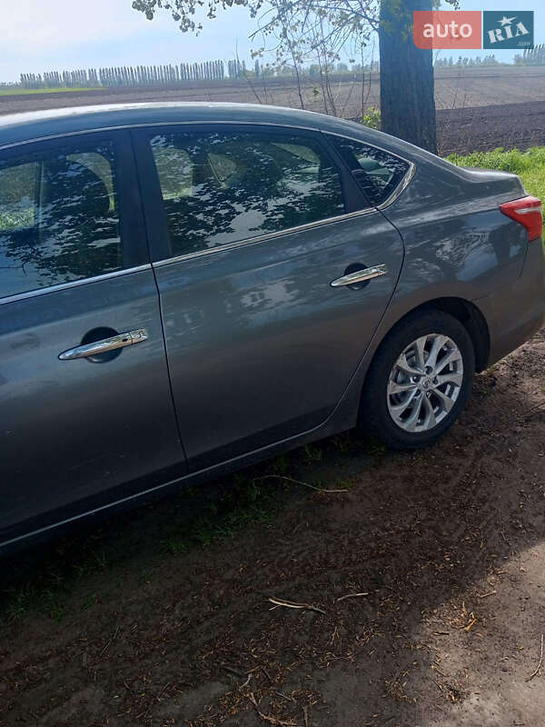 Седан Nissan Sentra 2018 в Романіву