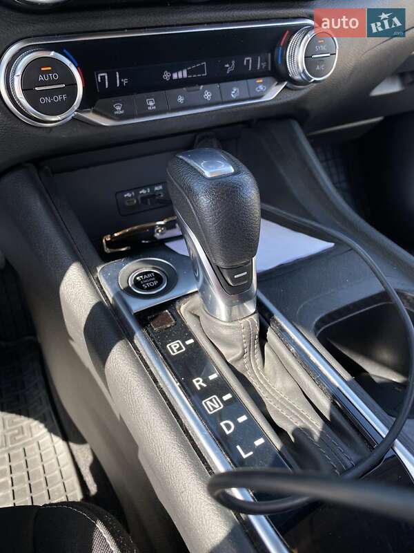 Седан Nissan Sentra 2021 в Львові