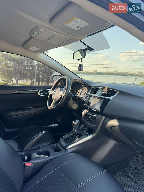 Седан Nissan Sentra 2018 в Дніпрі