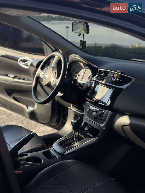 Седан Nissan Sentra 2018 в Дніпрі