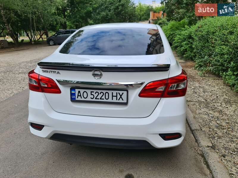 Седан Nissan Sentra 2017 в Ужгороде