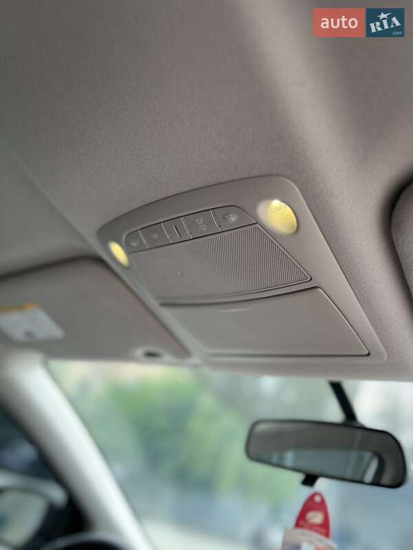 Седан Nissan Sentra 2017 в Ужгороде