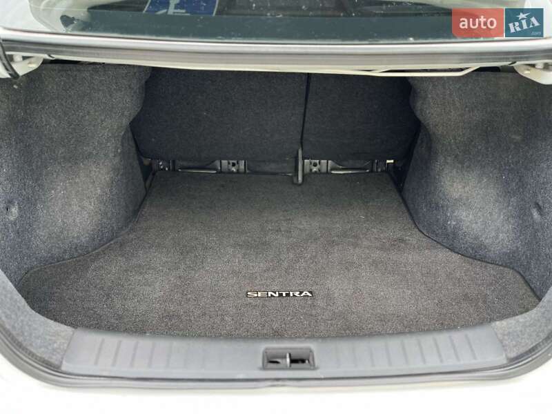 Седан Nissan Sentra 2017 в Ужгороде