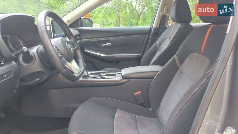 Седан Nissan Sentra 2020 в Ровно