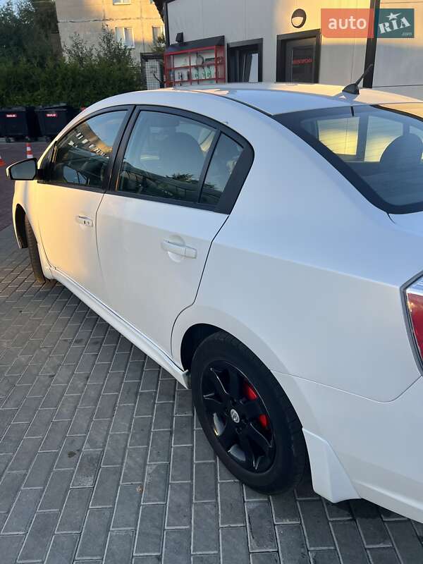 Седан Nissan Sentra 2011 в Черкасах