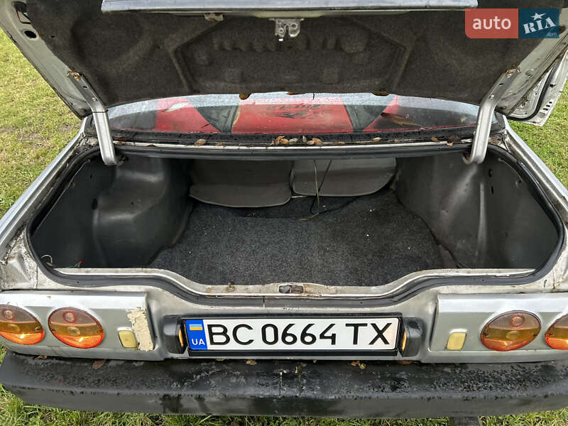 Купе Nissan Sentra 1987 в Львове