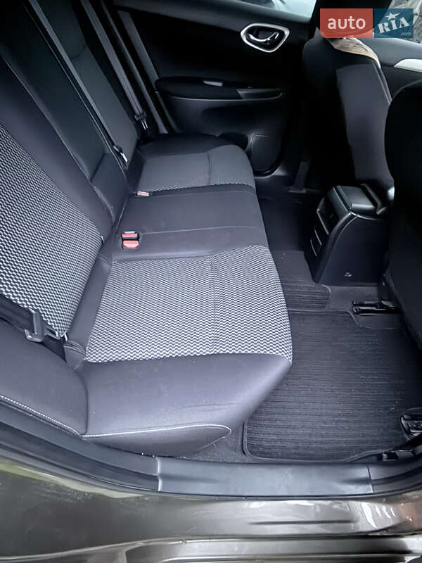 Седан Nissan Sentra 2015 в Луцке