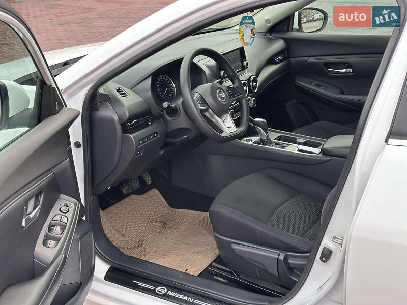 Седан Nissan Sentra 2020 в Ровно