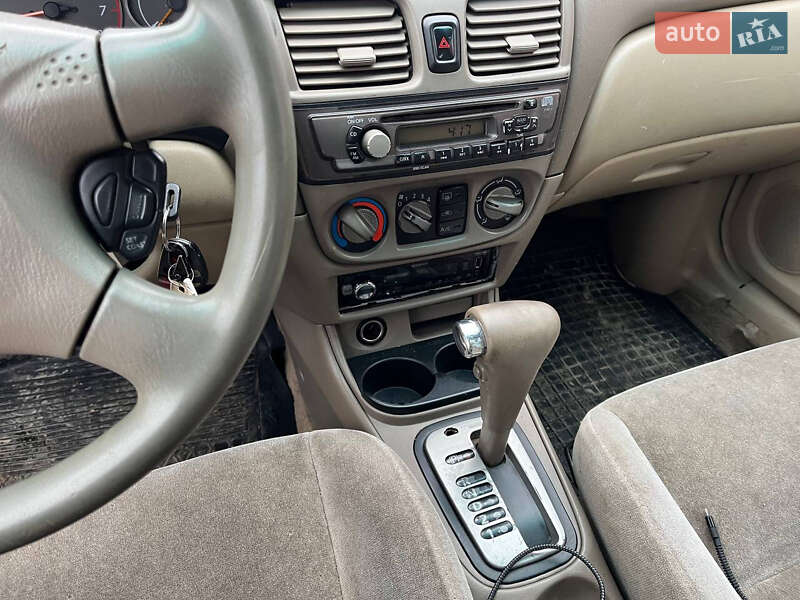 Седан Nissan Sentra 2000 в Черновцах