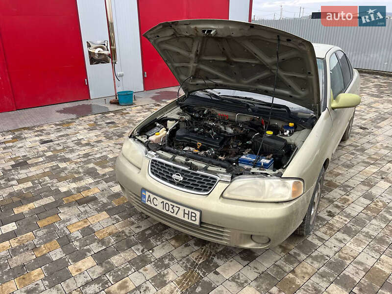 Седан Nissan Sentra 2000 в Черновцах