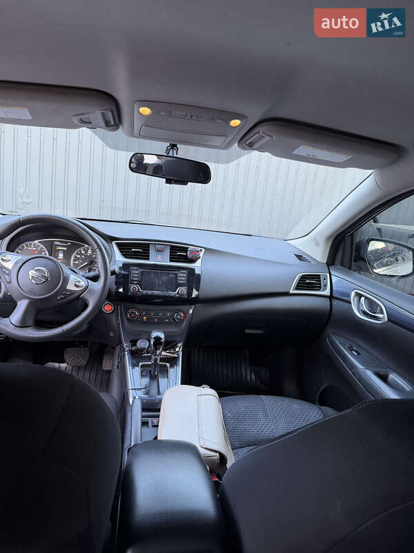 Седан Nissan Sentra 2017 в Львові