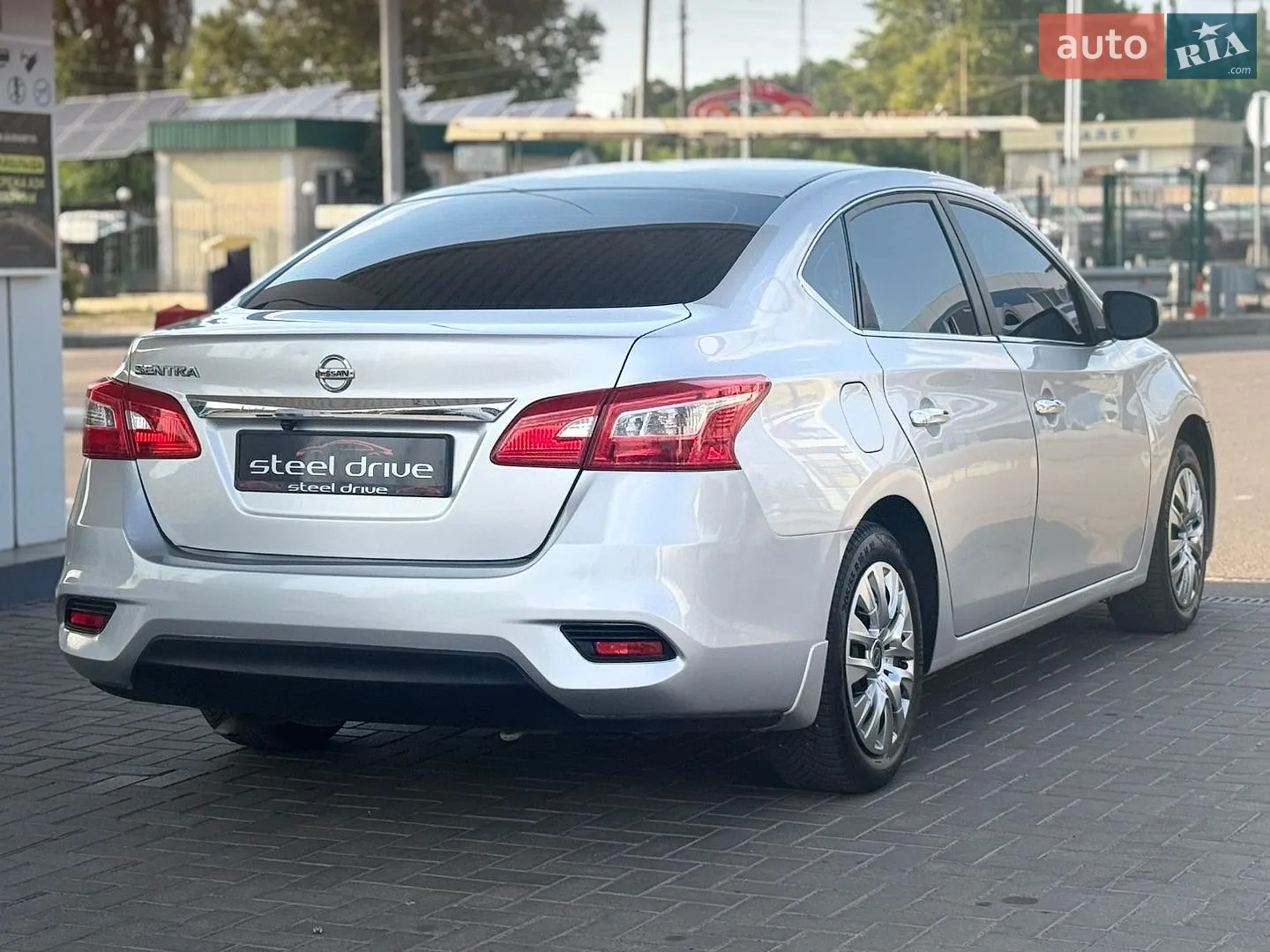 2017 Nissan Sentra - мініатюра 4