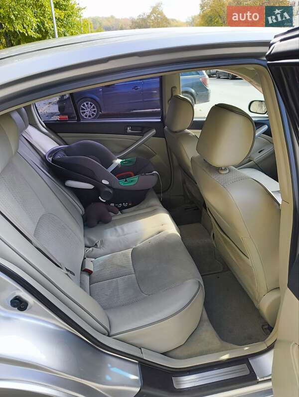 Седан Nissan Skyline 2001 в Одессе