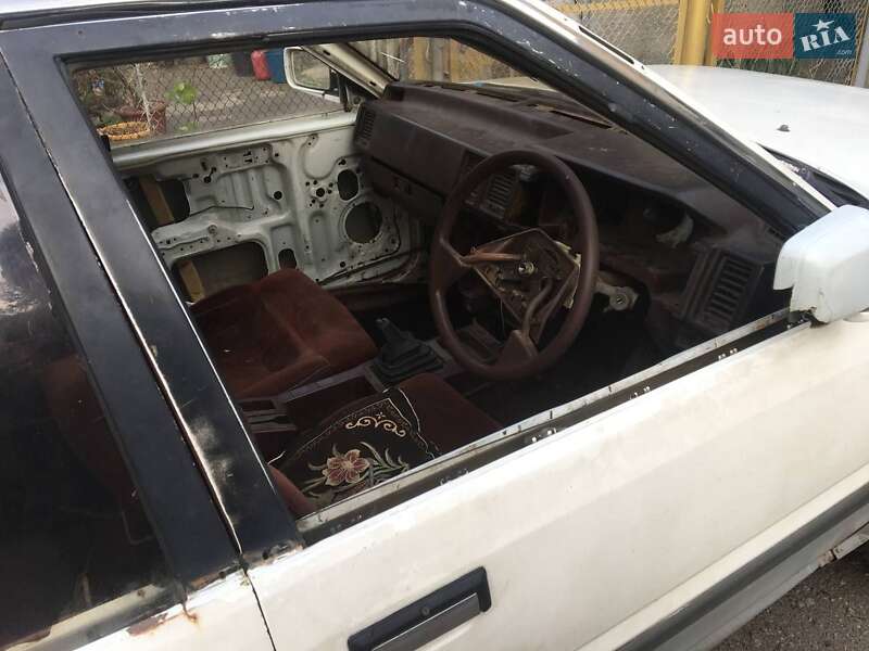 Седан Nissan Stanza 1988 в Одесі фото 3 Седан Nissan Stanza 1988 в Одесі