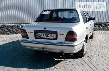 Седан Nissan Sunny 1990 в Ольшанке