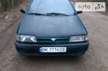 Седан Nissan Sunny 1995 в Дубровиці