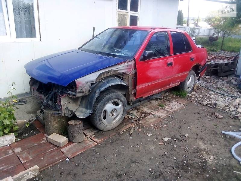 Седан Nissan Sunny 1994 в Чернівцях