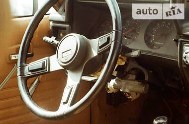 Седан Nissan Sunny 1980 в 