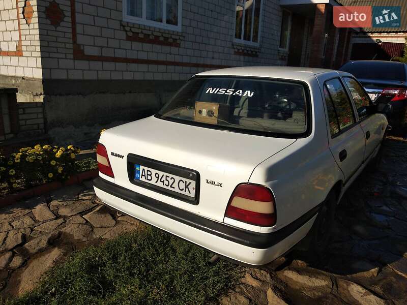 Седан Nissan Sunny 1993 в Тростянце