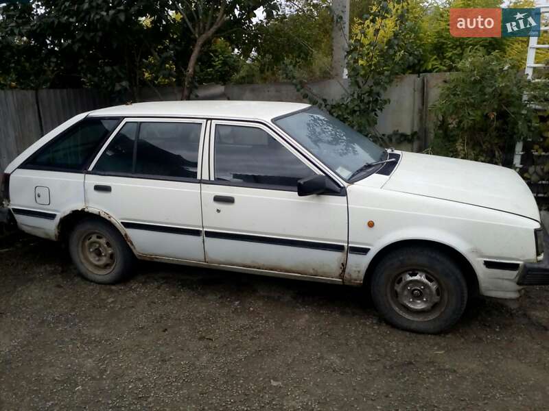 Хетчбек Nissan Sunny 1986 в Кам'янець-Подільському