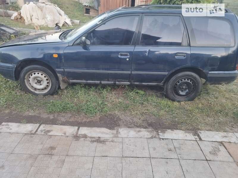 Седан Nissan Sunny 1992 в Люботині