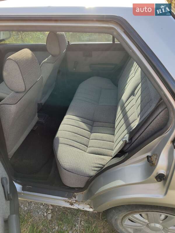 Седан Nissan Sunny 1990 в Ивано-Франковске