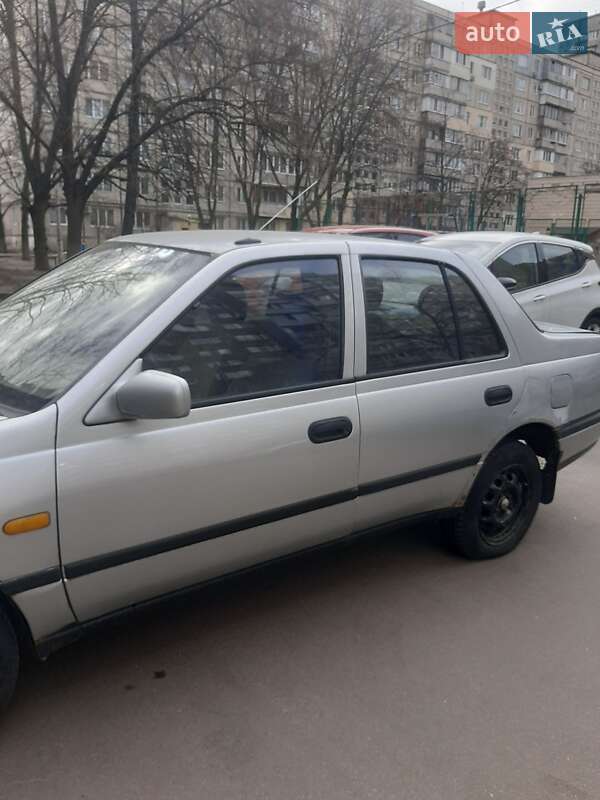 Седан Nissan Sunny 1995 в Києві