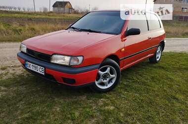 Седан Nissan Sunny 1993 в Хотині