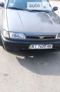 Седан Nissan Sunny 1992 в Городенці