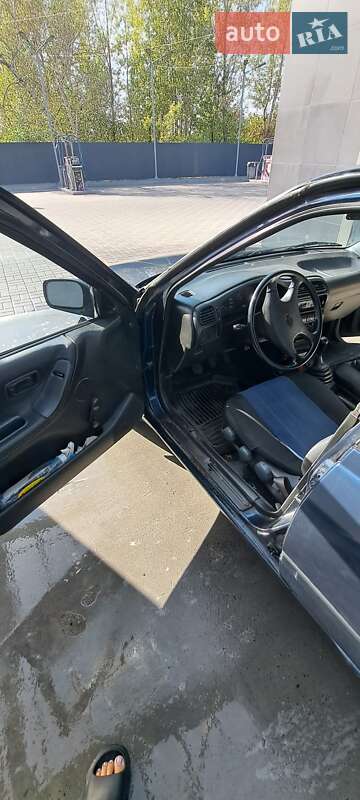 Седан Nissan Sunny 1994 в Дніпрі