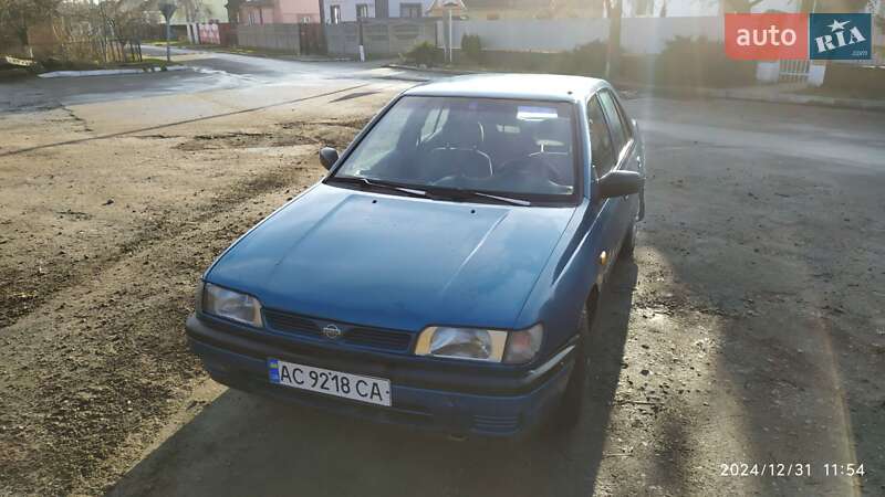 Седан Nissan Sunny 1995 в Киверцах